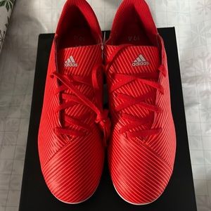 Adidas Nemeziz men soccer shoe / size 7